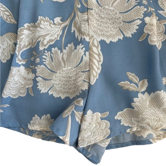 Francesca’s Collection Boutique Alya Blue/Tan Floral Print Shorts Size Medium - Picture 6 of 12